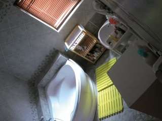 voyeurcam-julmodels-bath-1st-2