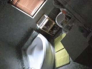 voyeurcam-julmodels-bath-1st-2