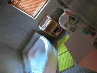 voyeurcam-julmodels-bath-1st-2