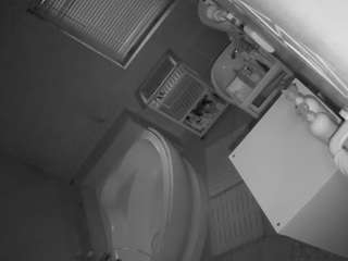 voyeurcam-julmodels-bath-1st-2