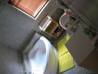 voyeurcam-julmodels-bath-1st-2