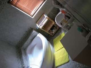 voyeurcam-julmodels-bath-1st-2