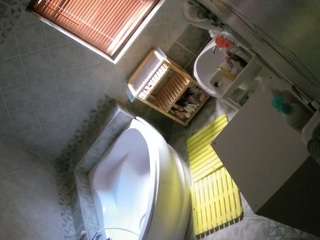 voyeurcam-julmodels-bath-1st-2