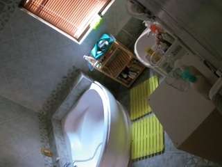 voyeurcam-julmodels-bath-1st-2