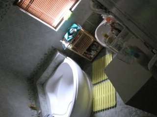 voyeurcam-julmodels-bath-1st-2