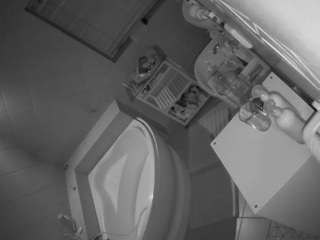 voyeurcam-julmodels-bath-1st-2