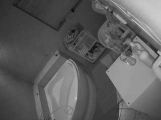 voyeurcam-julmodels-bath-1st-2