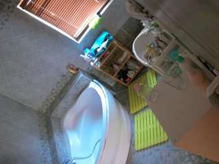 voyeurcam-julmodels-bath-1st-2