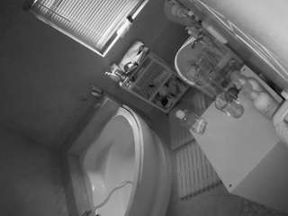 voyeurcam-julmodels-bath-1st-2