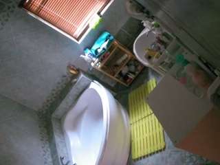 voyeurcam-julmodels-bath-1st-2