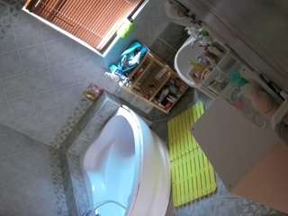 voyeurcam-julmodels-bath-1st-2