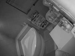 voyeurcam-julmodels-bath-1st-2 Live Webcam on CamSoda