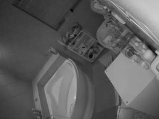 voyeurcam-julmodels-bath-1st-2