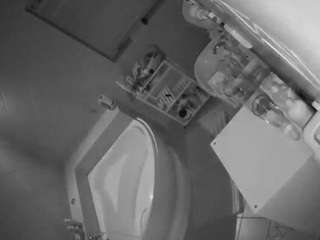 voyeurcam-julmodels-bath-1st-2