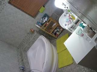 voyeurcam-julmodels-bath-1st-2
