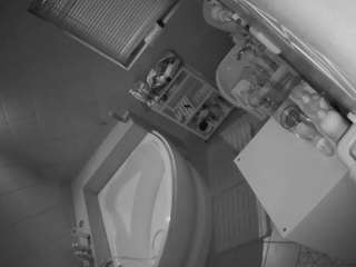 voyeurcam-julmodels-bath-1st-2