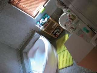 voyeurcam-julmodels-bath-1st-2