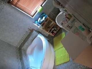 voyeurcam-julmodels-bath-1st-2