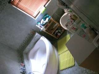 voyeurcam-julmodels-bath-1st-2