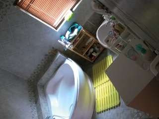 voyeurcam-julmodels-bath-1st-2