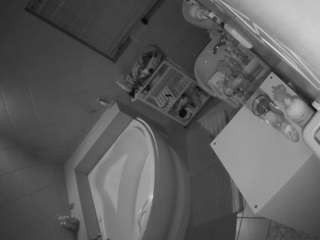 voyeurcam-julmodels-bath-1st-2