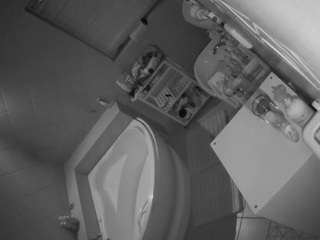 voyeurcam-julmodels-bath-1st-2