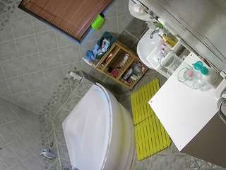 voyeurcam-julmodels-bath-1st-2