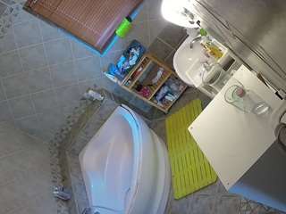 voyeurcam-julmodels-bath-1st-2