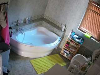 voyeurcam-julmodels-bath-1st-2