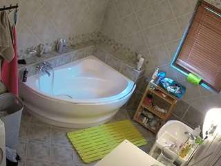voyeurcam-julmodels-bath-1st-2
