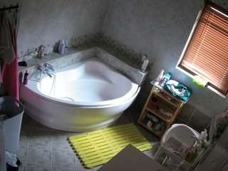 voyeurcam-julmodels-bath-1st-2