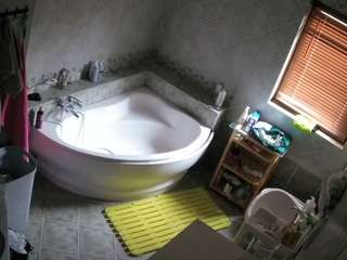 voyeurcam-julmodels-bath-1st-2