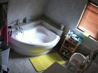 voyeurcam-julmodels-bath-1st-2