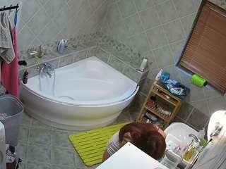 voyeurcam-julmodels-bath-1st-2