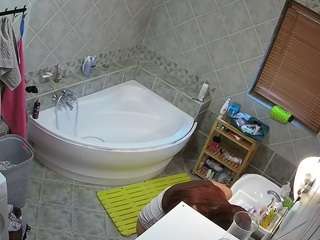 voyeurcam-julmodels-bath-1st-2