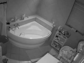voyeurcam-julmodels-bath-1st-2 Thumb Image