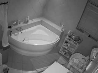 voyeurcam-julmodels-bath-1st-2's Info Image