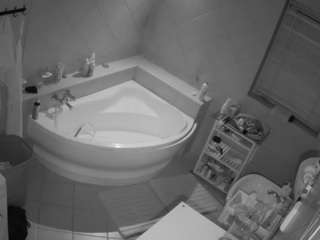 voyeurcam-julmodels-bath-1st-2 Thumb Image