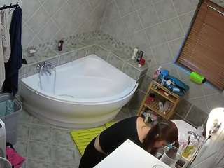 voyeurcam-julmodels-bath-1st-2