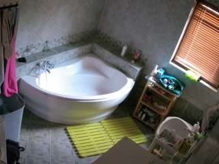 voyeurcam-julmodels-bath-1st-2