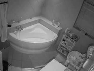 voyeurcam-julmodels-bath-1st-2 webcam model