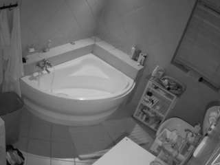 voyeurcam-julmodels-bath-1st-2