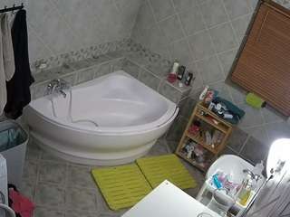 voyeurcam-julmodels-bath-1st-2