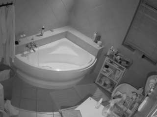 voyeurcam-julmodels-bath-1st-2