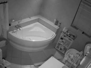 voyeurcam-julmodels-bath-1st-2