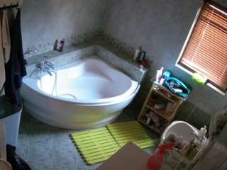 voyeurcam-julmodels-bath-1st-2