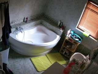 voyeurcam-julmodels-bath-1st-2