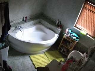 voyeurcam-julmodels-bath-1st-2