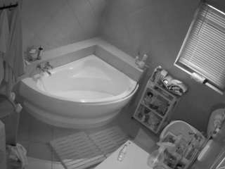 voyeurcam-julmodels-bath-1st-2