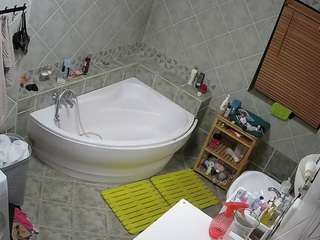 voyeurcam-julmodels-bath-1st-2